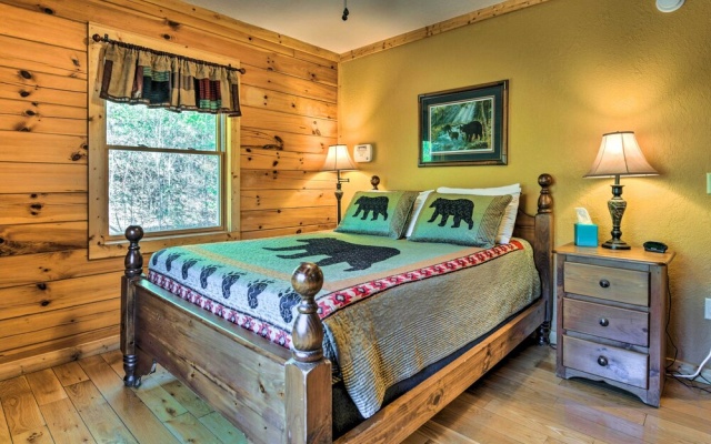photo 4 of Bryson City Cabin Rental w/ Views & Hot Tub