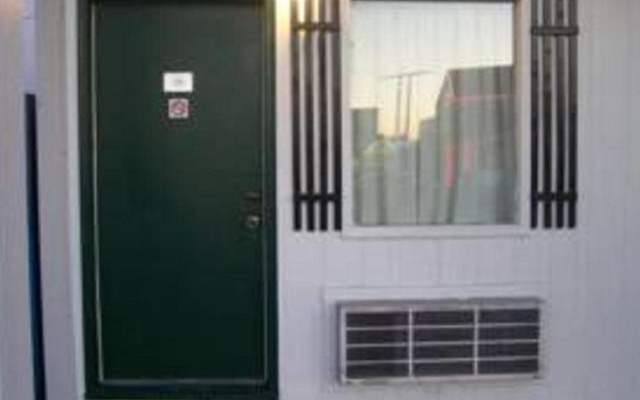 photo 3 of Budget Deluxe Motel