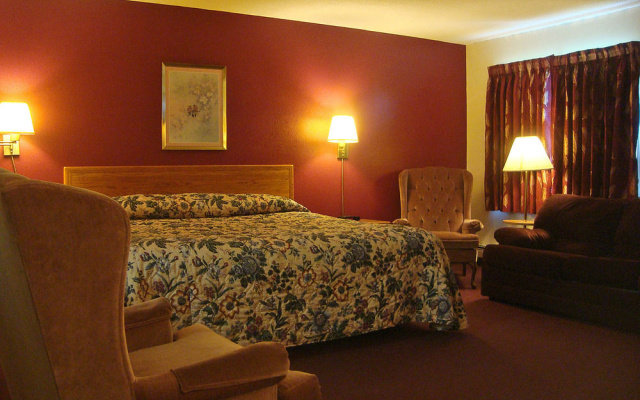 photo 4 of Budget Host Inn