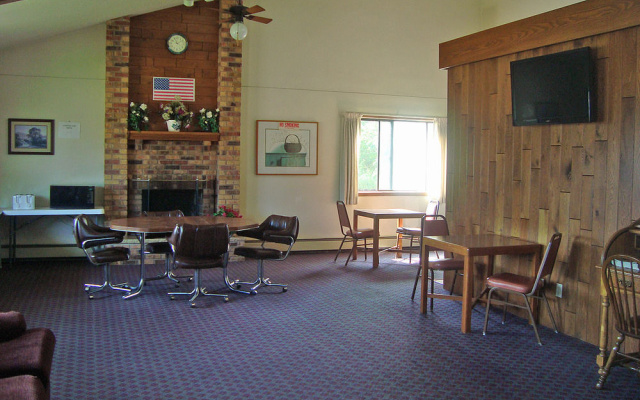 photo 5 of Budget Host Inn