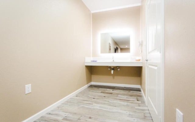 photo 4 of Budget Host Inn and Suites