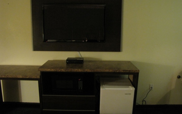 photo 2 of Budget Host Inn