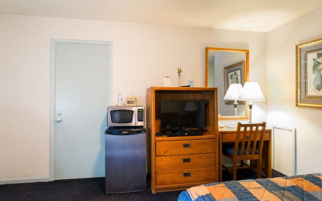 photo 4 of Budget Host Travelers Motel