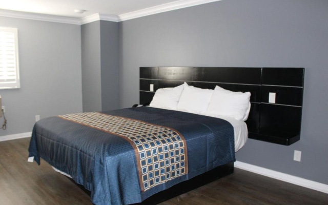 photo 4 of ERTH INN by AGA Los Angeles