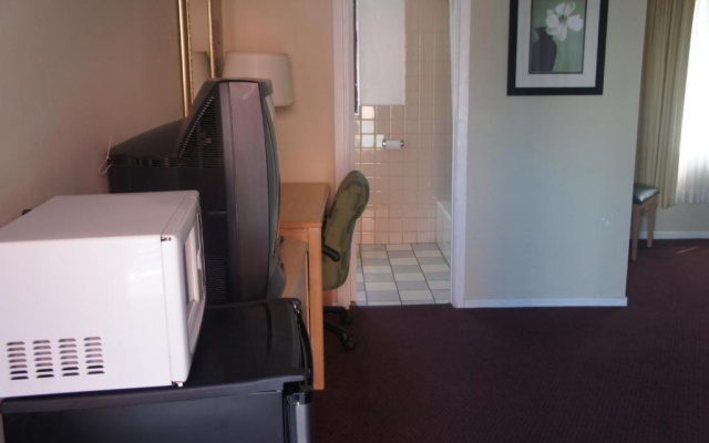 photo 5 of Budget Inn