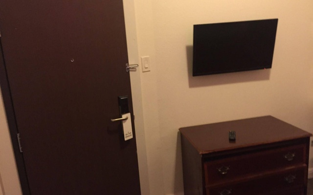 photo 3 of Budget Inn