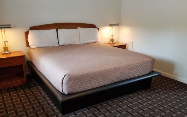 photo 3 of Budget Inn Breezewood