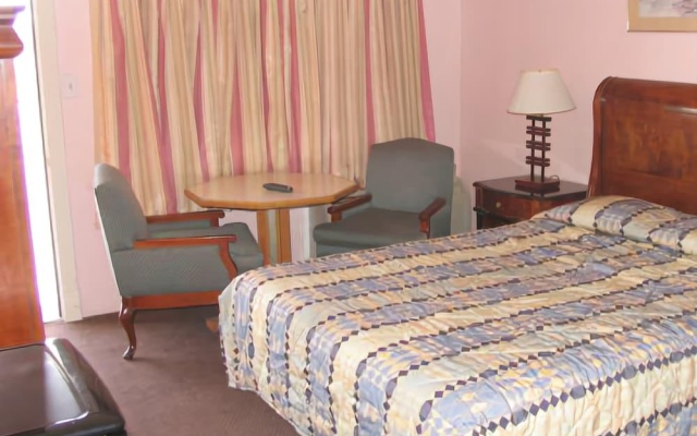 photo 3 of Budget Inn Greenfield