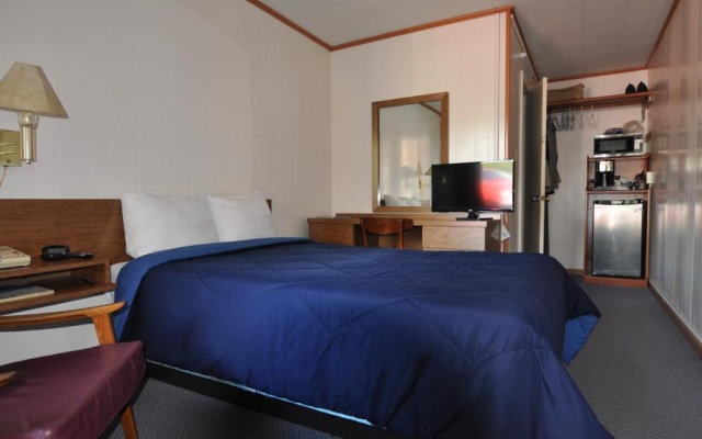 photo 2 of Budget Inn Near Westrock