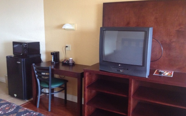 photo 2 of Budget Inn Santa Ana