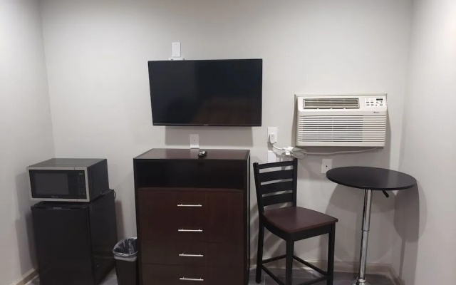 photo 4 of Budget Inn & Suites