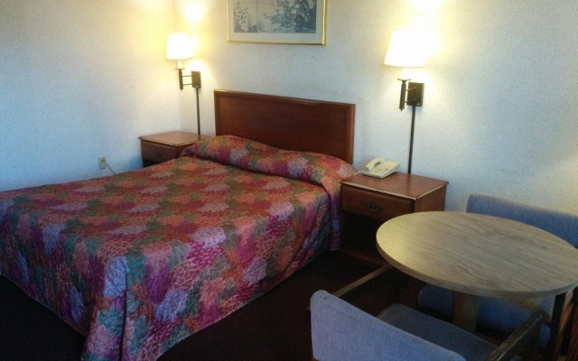 photo 3 of Budget Inn - Troy