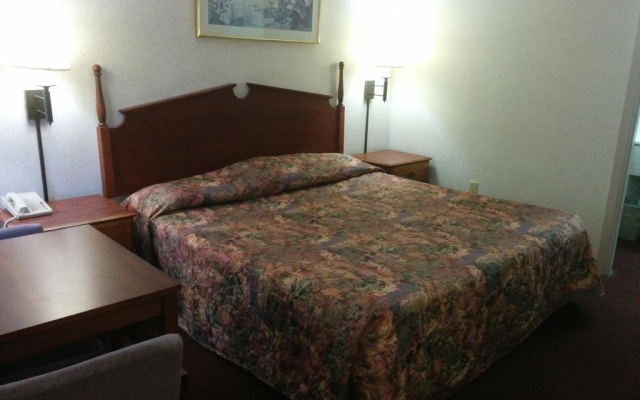 photo 4 of Budget Inn - Troy