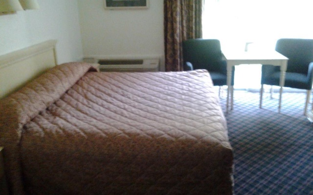photo 4 of Budgetel Inn & Suites Hotel