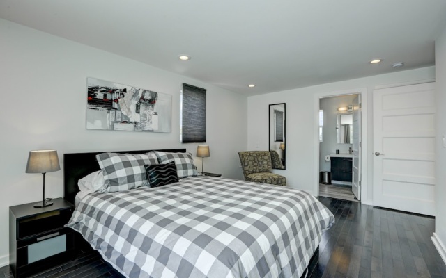 photo 2 of Built in 2017 Luxurious 4 BR home in DT