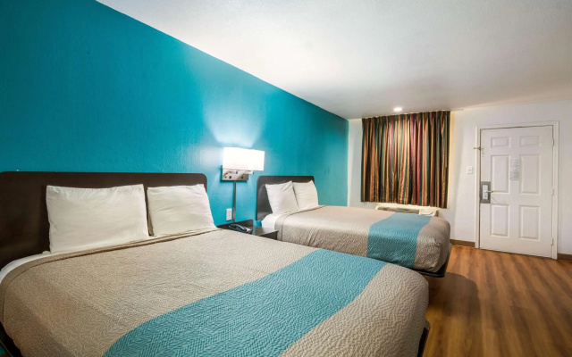 photo 2 of Motel 6 Freeport, TX