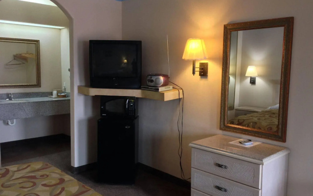 photo 3 of Camelot Inn Suites McCarty