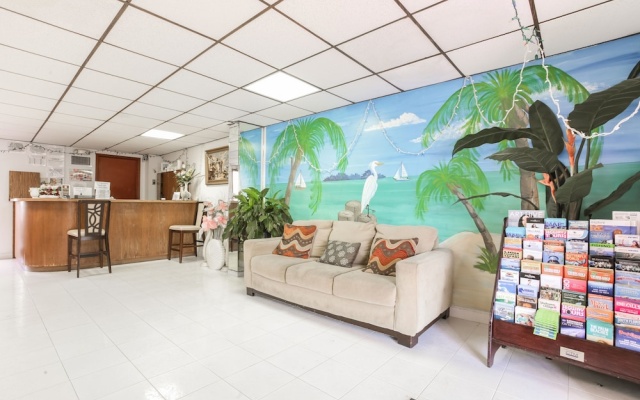 photo 2 of Camelot Waterfront Inn