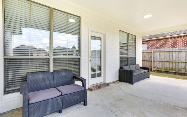 photo 2 of Canalfront Baton Rouge Home w/ Patio: 6 Mi to Lsu!