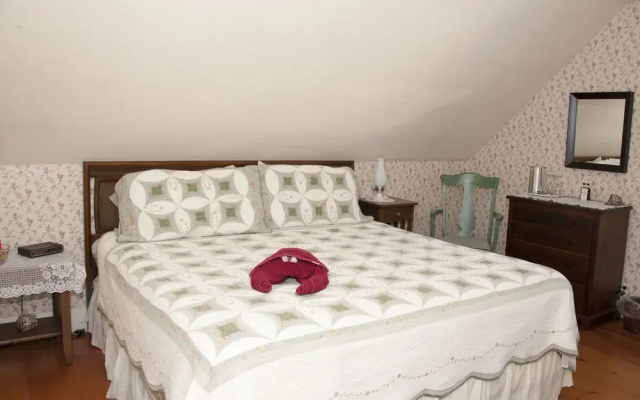 photo 2 of Candlebay Inn