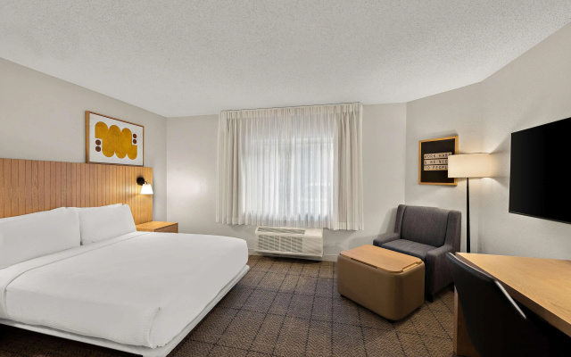 photo 3 of Sonesta Simply Suites Jersey City