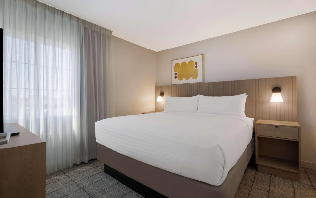 photo 2 of Sonesta Simply Suites Baltimore BWI Airport