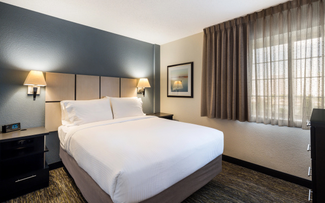 photo 3 of Sonesta Simply Suites Detroit Warren