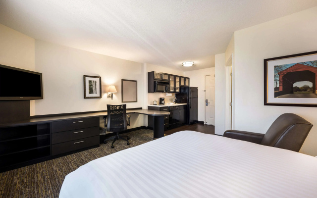 photo 3 of Sonesta Simply Suites Garden Grove Anaheim