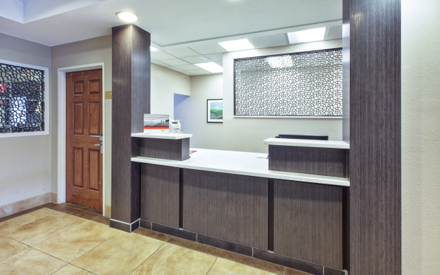 photo 4 of Candlewood Suites Indianapolis Airport by IHG