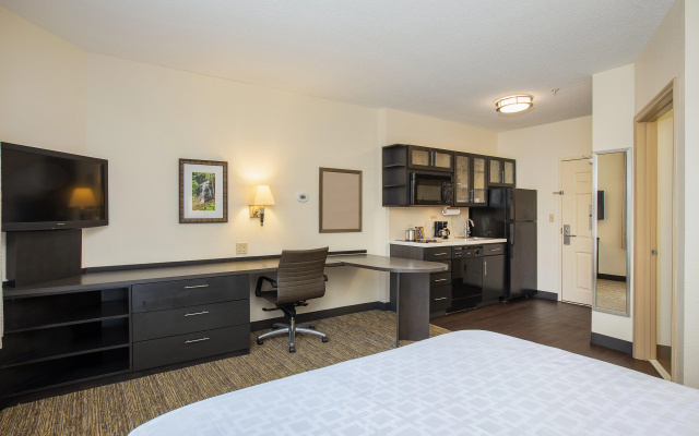 photo 2 of Sonesta Simply Suites Miami Airport Doral
