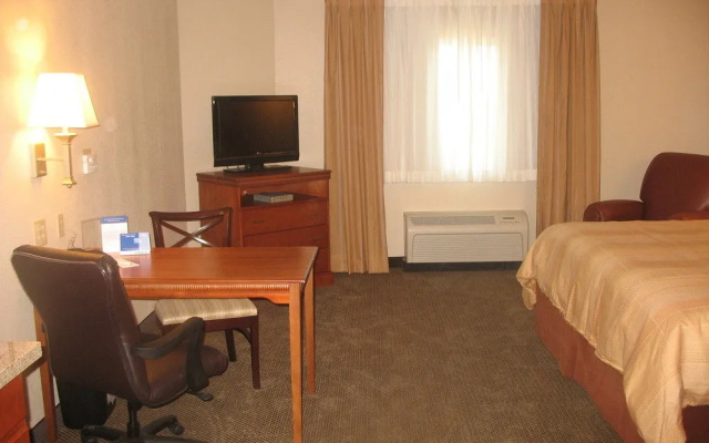 photo 3 of Candlewood Suites Waterloo- Cedar Falls