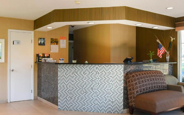 photo 2 of Capital Inn & Suites