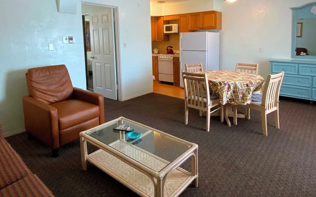 photo 3 of Carlton House Motel