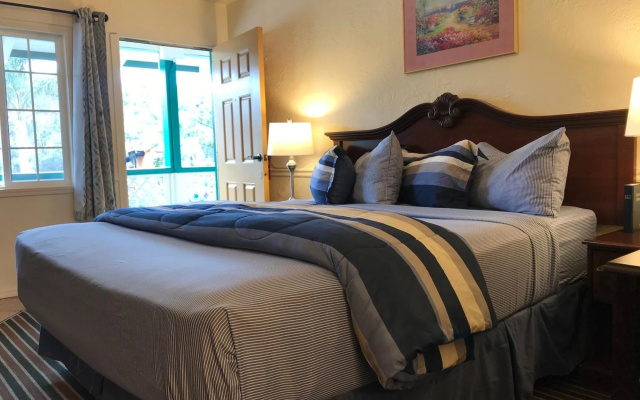 photo 2 of Monterey Pines Inn