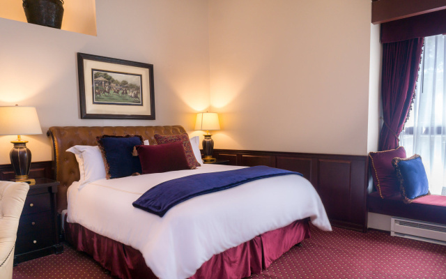 photo 3 of Carriage House Inn