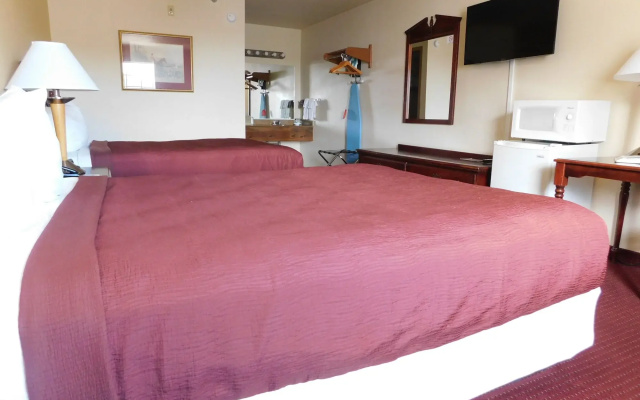 photo 3 of Carriage House Inn