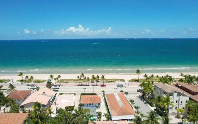 photo 4 of Casa Bermuda by AvantStay Right Across the Street from Fort Lauderdale Beach