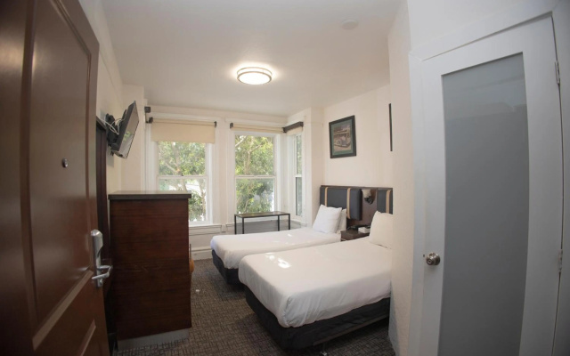 photo 4 of Casa Loma Hotel