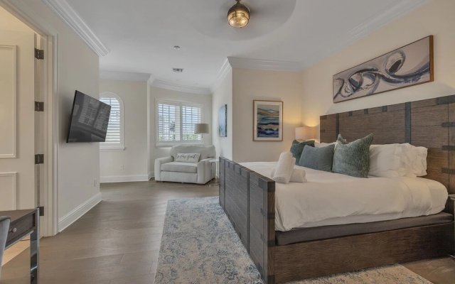 photo 4 of Casa Royale - Luxurious Waterfront Living 7 Bedroom Home by RedAwning