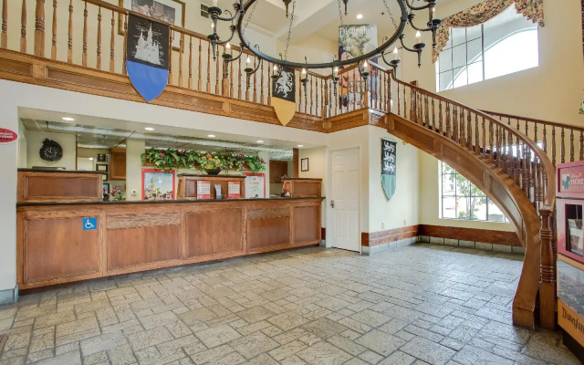 photo 2 of Castle Inn and Suites
