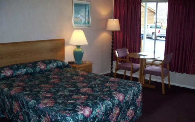 photo 2 of Castlewood Inn