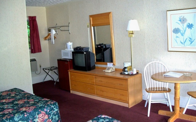 photo 3 of Castlewood Inn