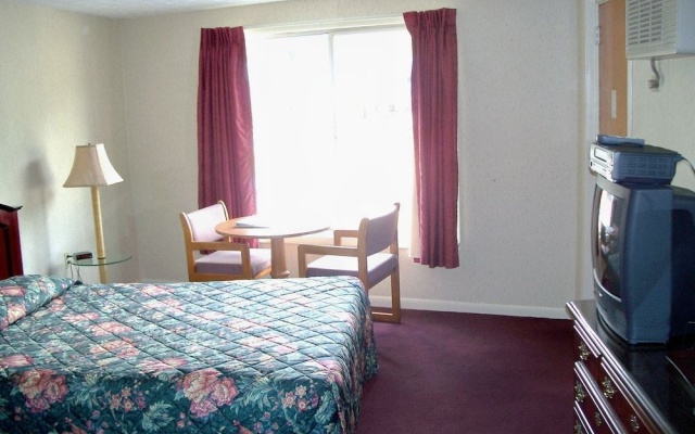 photo 4 of Castlewood Inn
