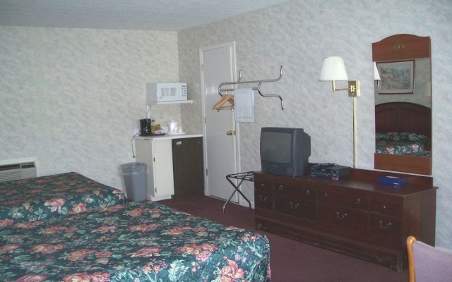 photo 5 of Castlewood Inn