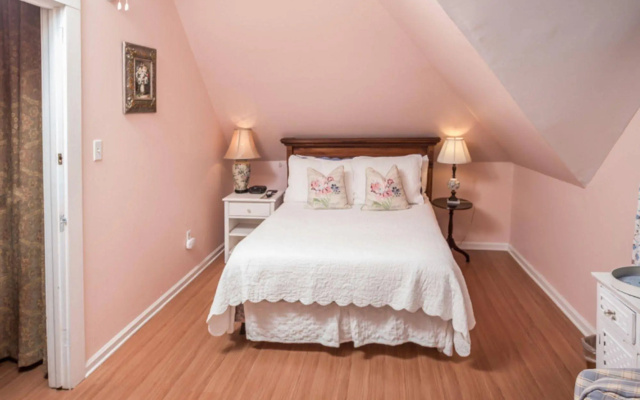 photo 3 of Cedar Crest Inn