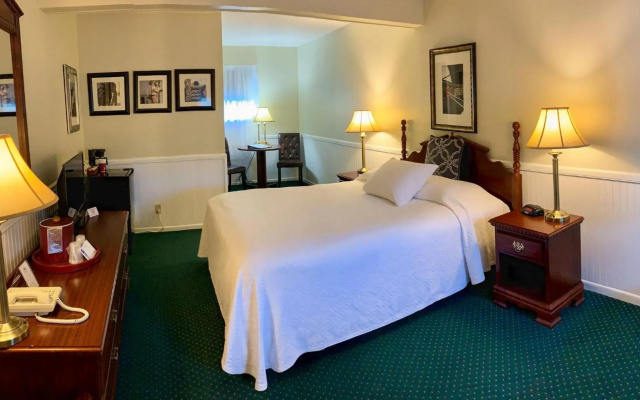 photo 3 of Cedar Crest Inn