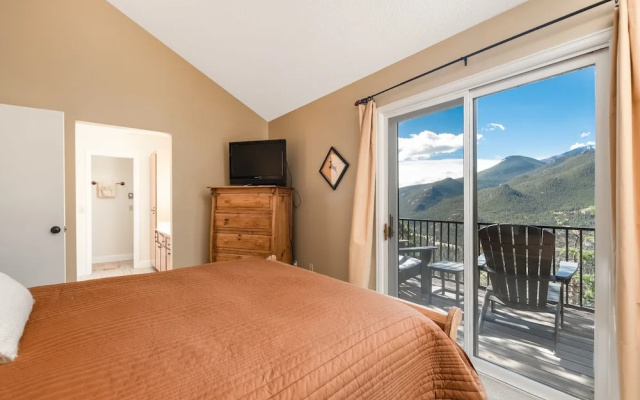 photo 4 of Cedar Upper Luxury Vacation At Windcliff 3 Bedroom Home by RedAwning