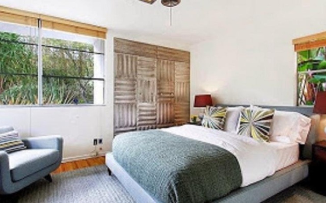 photo 3 of Celebrity Streamline Modern Three-bedroom House