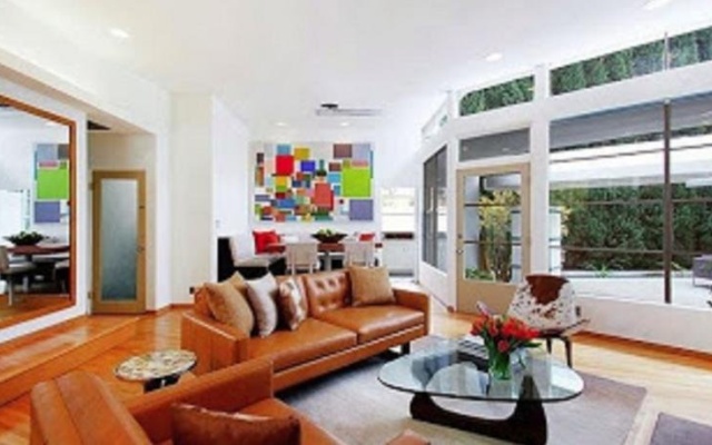 photo 4 of Celebrity Streamline Modern Three-bedroom House