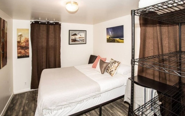 photo 2 of Center of Greenlake -private Room-slp 2